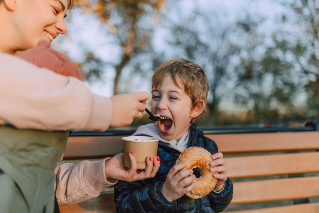 apple bagel sandwhich